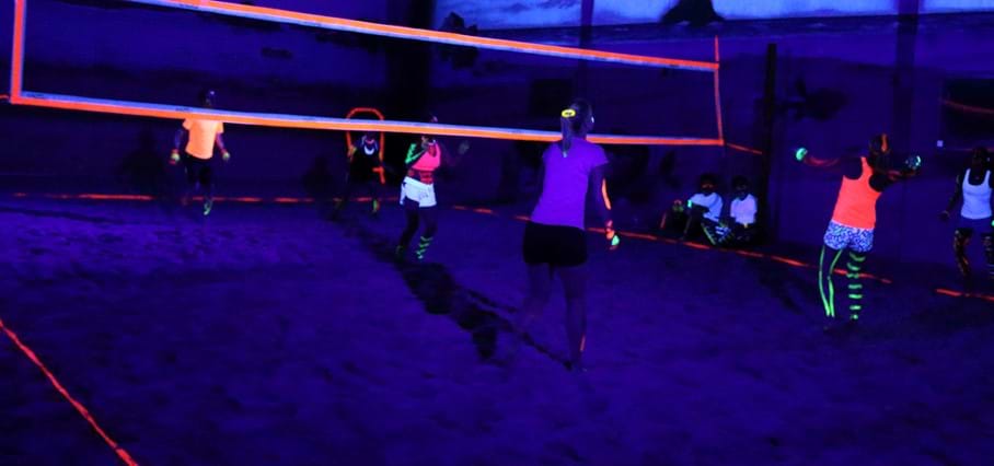 Bijzondere belevenis: beachvolleybal in het donker