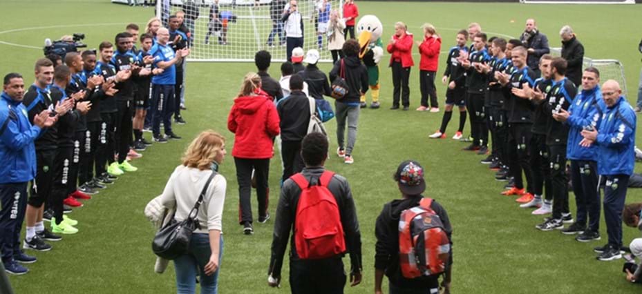 Sport en vluchtelingen: geslaagde voetbalmiddag bij profclubs