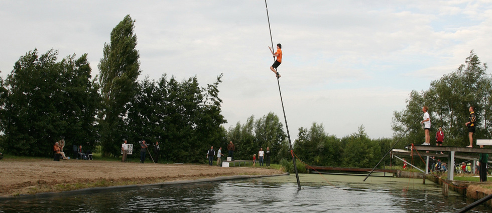 Fierljeppen: een echte zomersport