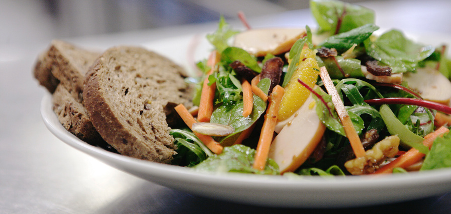 Smakelijk sportief: salade gerookte kipfilet