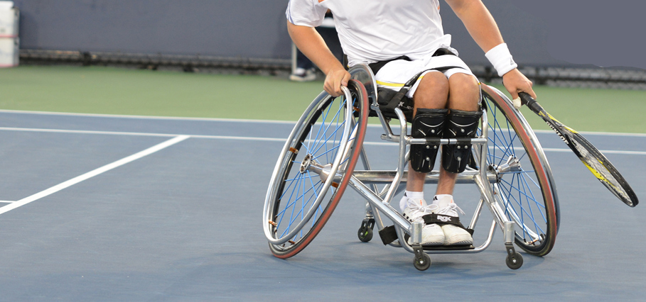 Bied op toptennisitems, steun sporters met een handicap