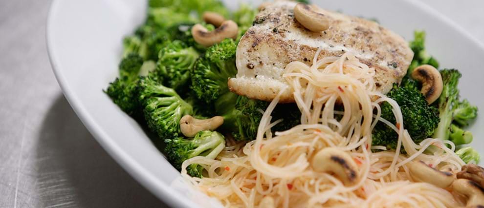 Smakelijk sportief: witvis met broccoli, cashewnoten en mihoen